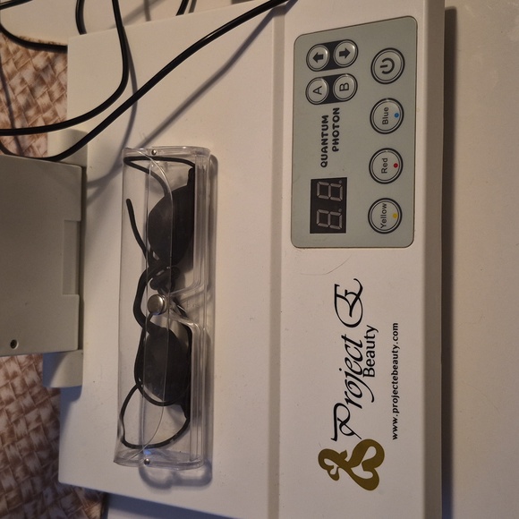 Project E LED Therapy Device - White - Picture 2 of 4